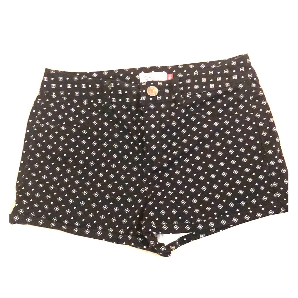 Patterned highwaisted, cuffed shorts